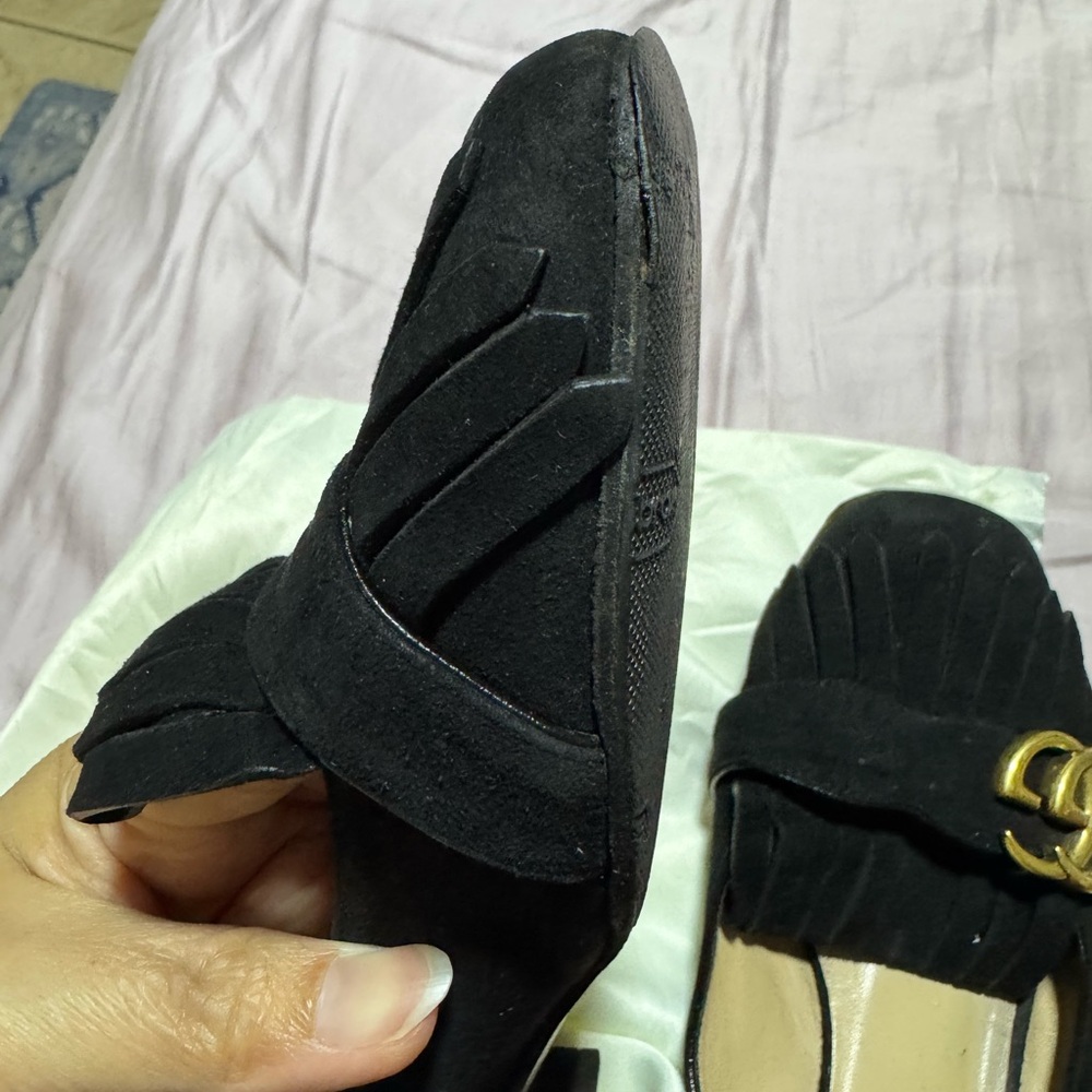 Gucci Women's Black Suede Fringe Loafers with Gold GG Hardware Size 6 - Picture 12 of 16